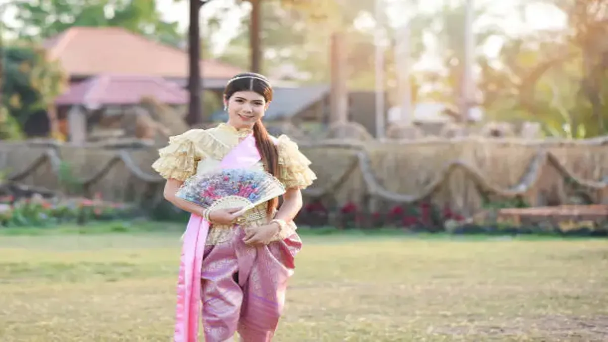 Rent Thai Costumes
