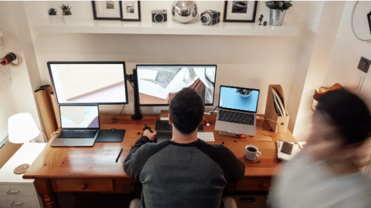 Flexible Monitor at Home